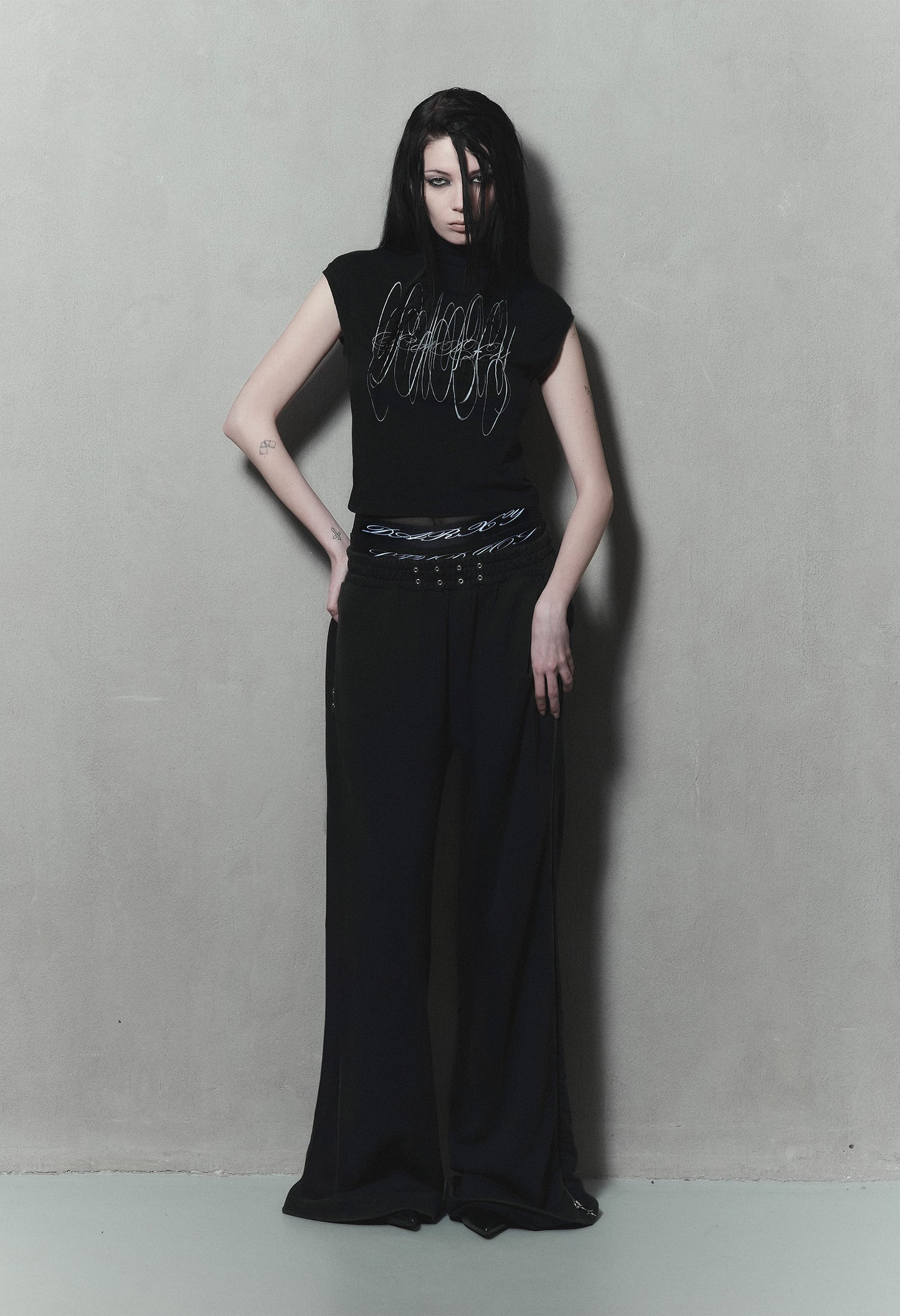 Baby Tee "Signature" Black 002