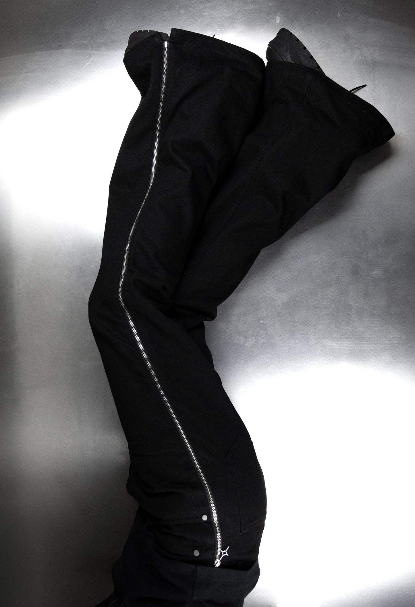 Denim Flared Zipped Black 002