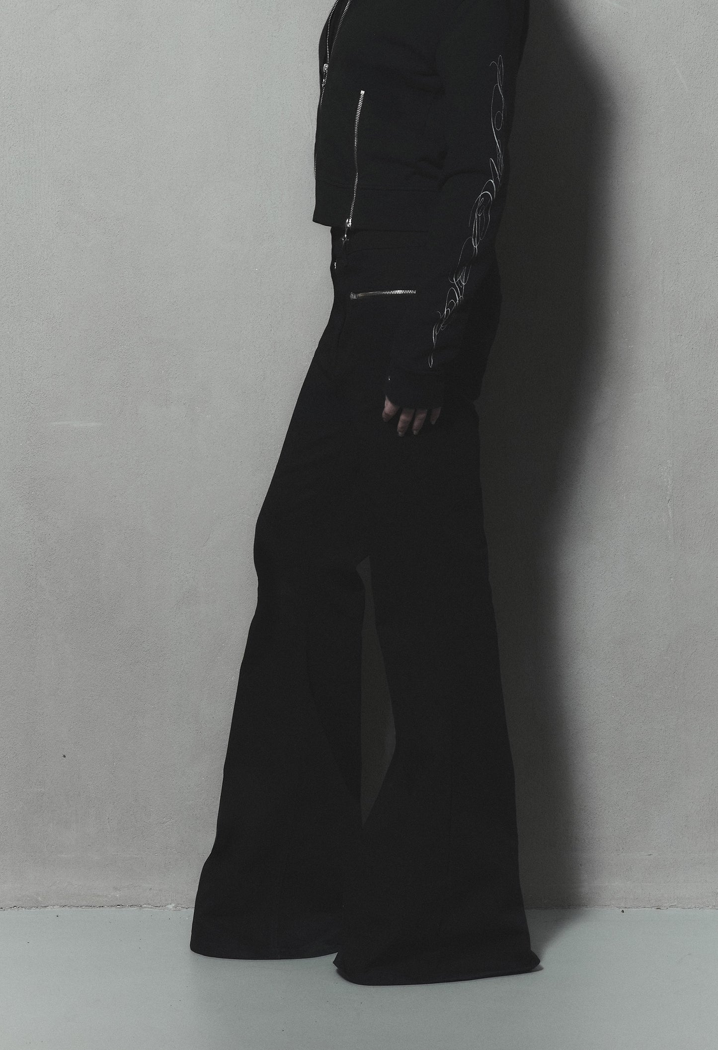 Denim Flared Zipped Black 002