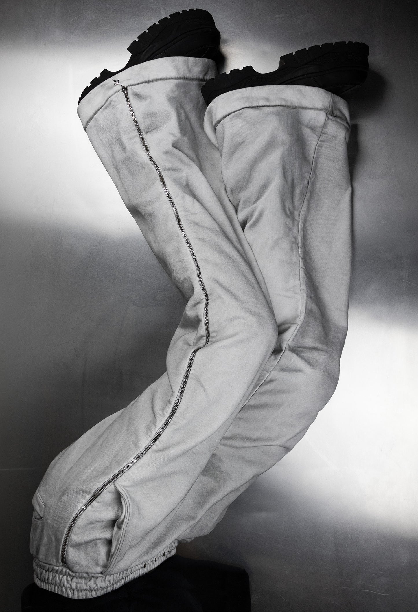 Sweatpants Left Zip White "Dirt" 002